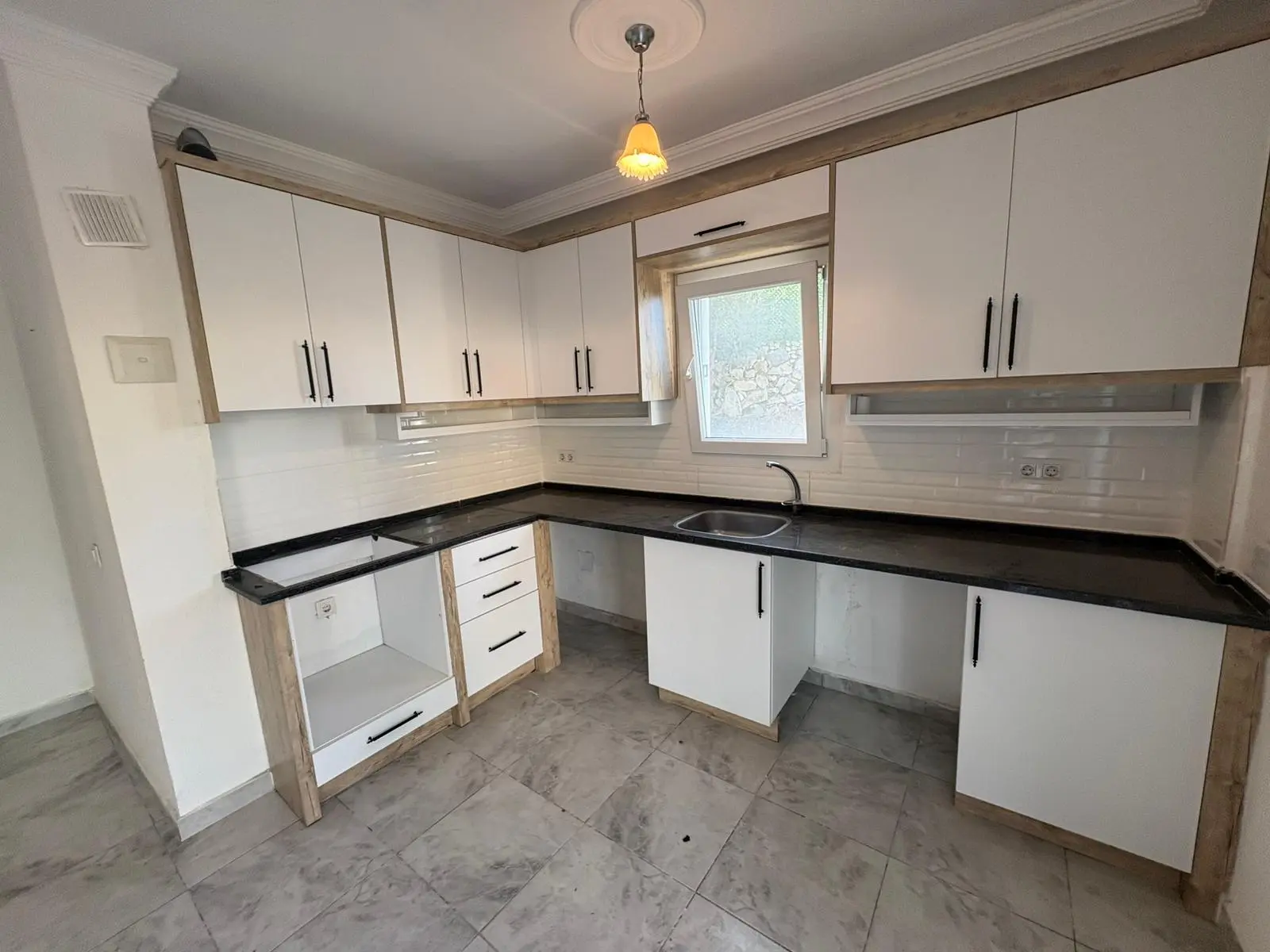 2 Bed 1 Bath Apart Gokbel121