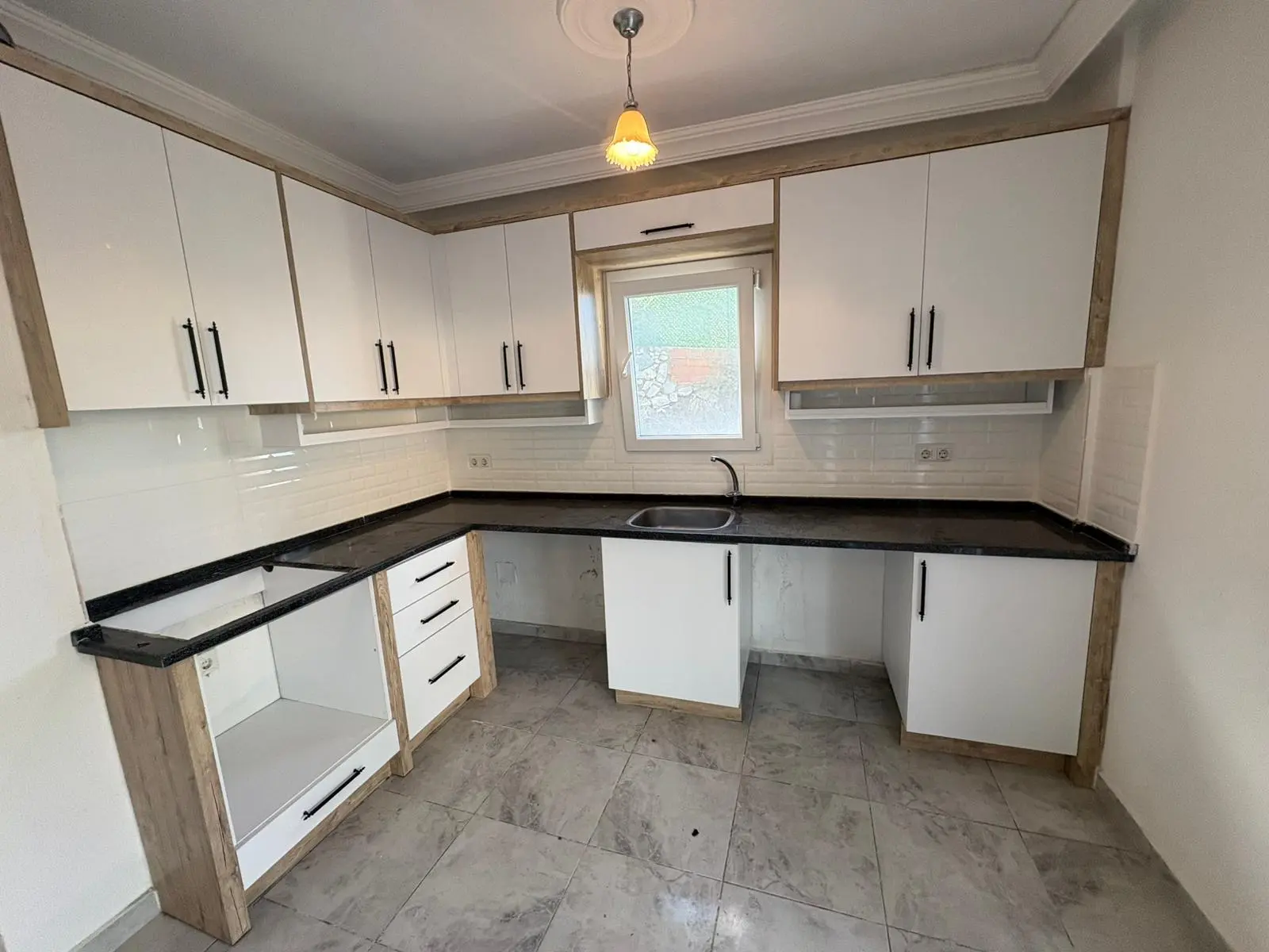 2 Bed 1 Bath Apart Gokbel71