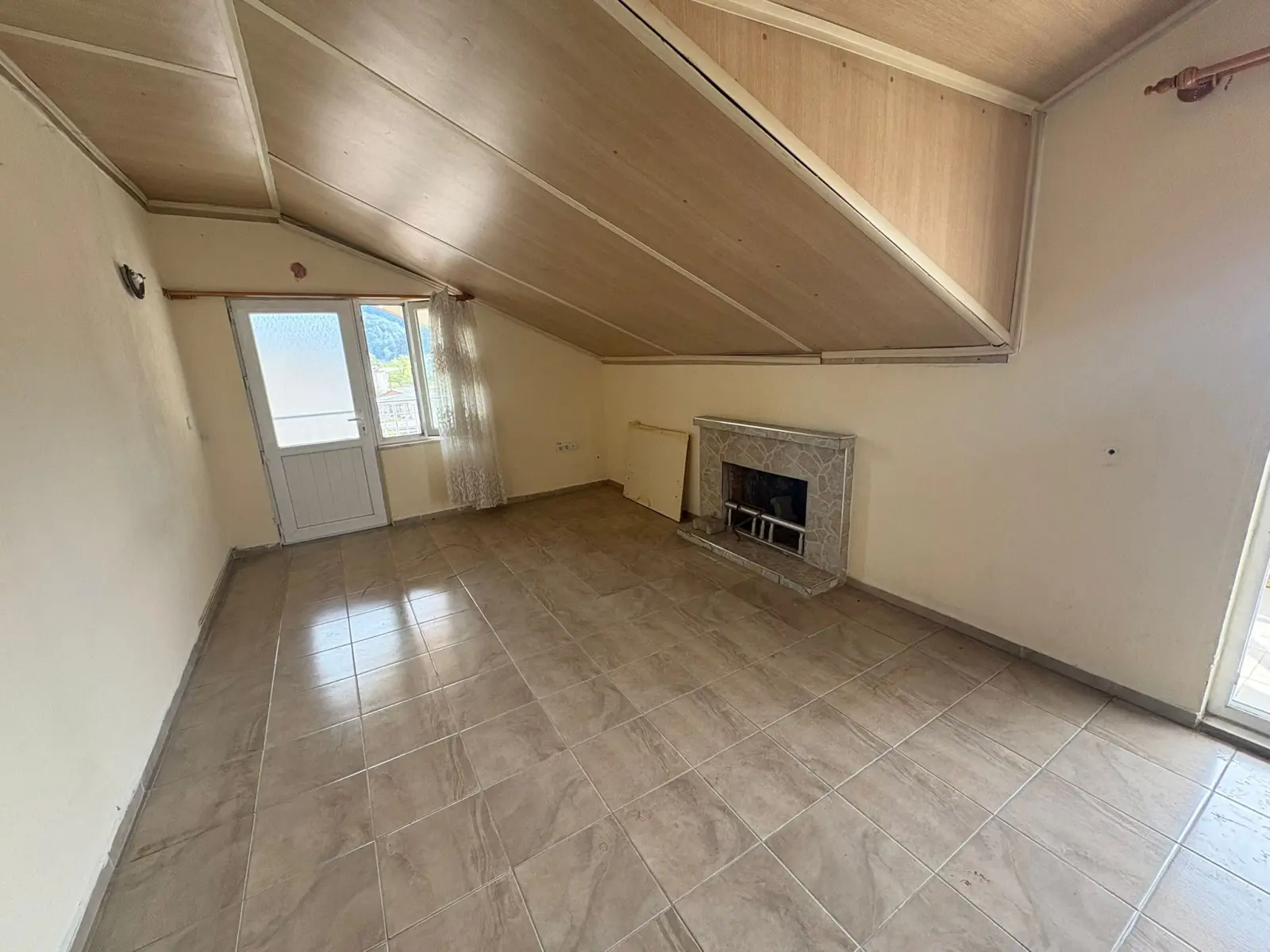 Second floor 2 bed 61